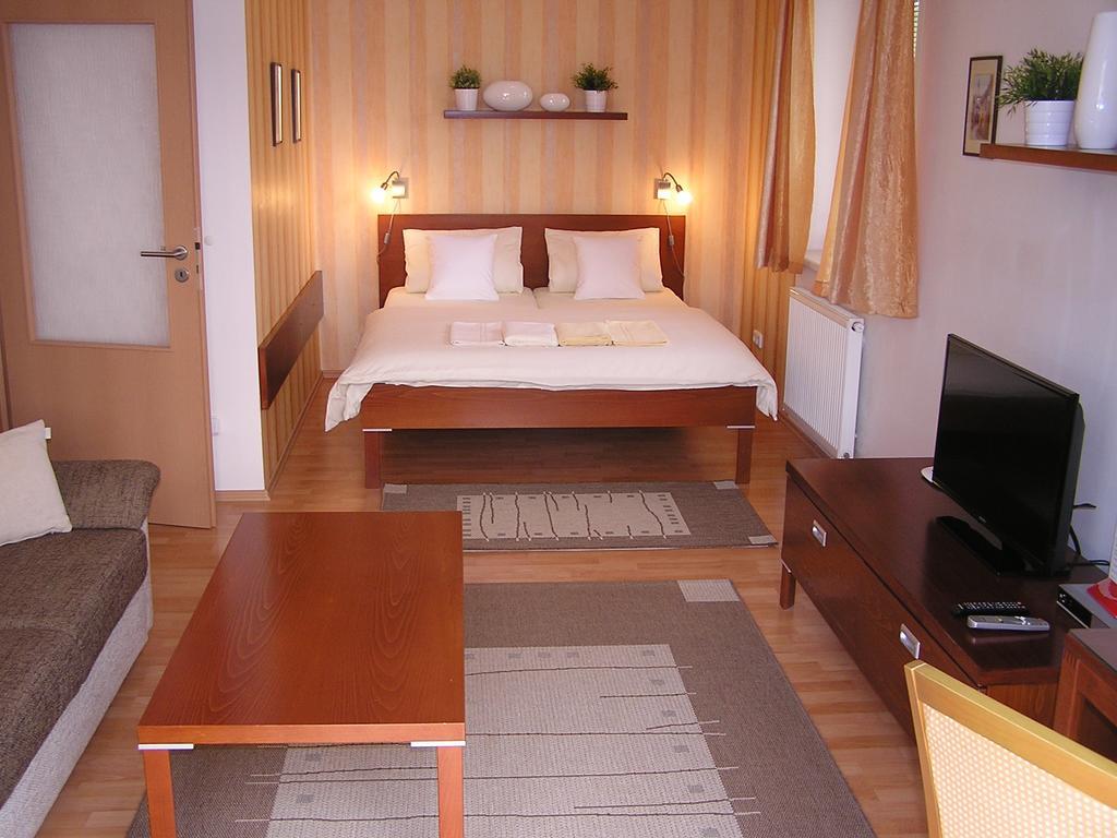 Hradec Králové Gonda Apartments מראה חיצוני תמונה