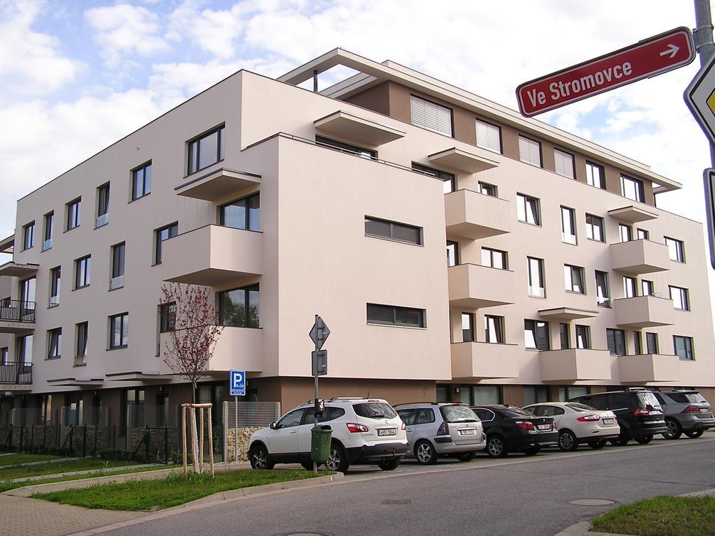 Hradec Králové Gonda Apartments מראה חיצוני תמונה