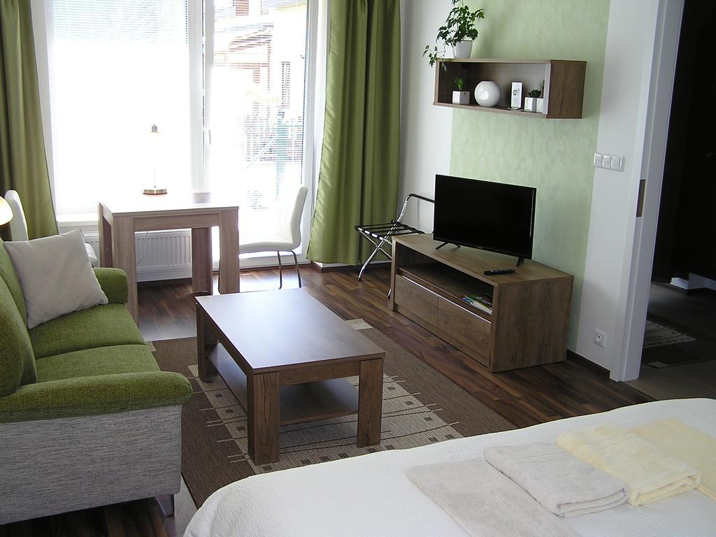 Hradec Králové Gonda Apartments מראה חיצוני תמונה